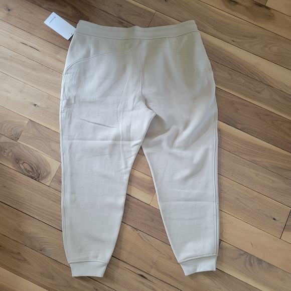 NEW Lululemon Women's Scuba High Rise Jogger Size 20 in Sand - Picture 8 of 10